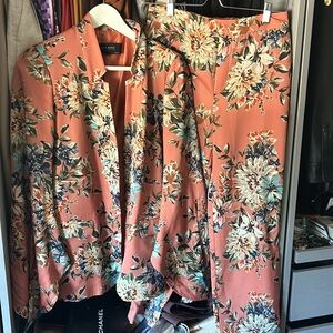 Suit with floral pattern